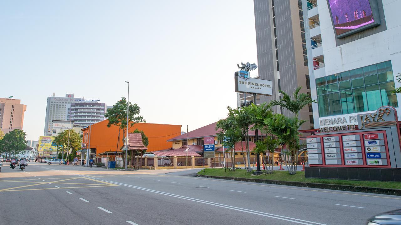 Hôtel The Pines Melaka Extérieur photo